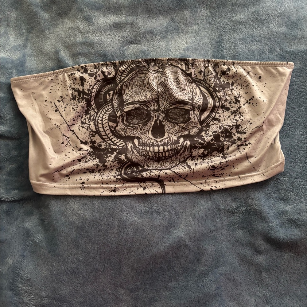 SHEIN Gray Skull Print Crop Top
